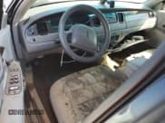 ✅ 1999 Lincoln Town Car Executive • VIN: 1LNHM81W1XY689255 • Lot: 65535545. Wystawiony na Copart z przebiegiem Nie podano. Bezpłatny archiwum sprzedaży aukcyjnych z USA i szczegółowy raport historii pojazdu na DreamBid. Zdjęcie 8.