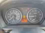 2006 BMW 3 Series 325i z VIN WBAVB13506KR62791, wystawiony jako Copart lot #82771415 z przebiegiem 261 229 mil mil oraz Szkoda całkowita • Salvage title. Historia ofert i sprzedaży dostępna na DreamBid. Obrazek 9.