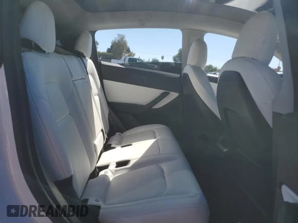 ✅ 2021 Tesla Model Y Standard Range • VIN: 5YJYGDEDXMF123006 • Lot: 85138465. Listed on Copart with 83,294 mi. Free auction sales archive from the USA and detailed vehicle history report at DreamBid. Image 11.