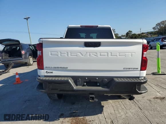 ✅ 2025 Chevrolet Silverado 2500HD Custom • VIN: 2GC4KME78S1106101 • Лот: 81983295. Опубликован ранее на Copart с пробегом 7 201 миль. Бесплатный доступ к архиву аукционных продаж из США и подробный отчёт об истории автомобиля на DreamBid. Изображение 6.