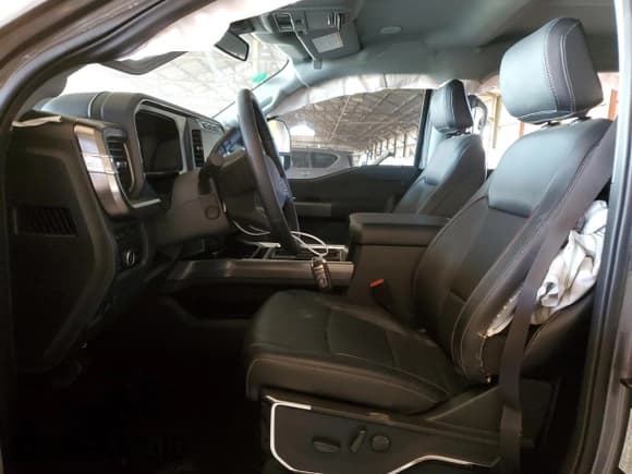 ✅ 2023 Ford F-350 XL • VIN: 1FT8W3BM1PED37129 • Lot: 75017704. Wystawiony na Copart z przebiegiem 15 138 mil. Bezpłatny archiwum sprzedaży aukcyjnych z USA i szczegółowy raport historii pojazdu na DreamBid. Zdjęcie 7.