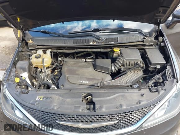 ✅ 2017 Chrysler Pacifica Touring L • VIN: 2C4RC1BG0HR569513 • Lot: 43516945. Listed on IAAI with 149,013 mi. Free auction sales archive from the USA and detailed vehicle history report at DreamBid. Image 10.