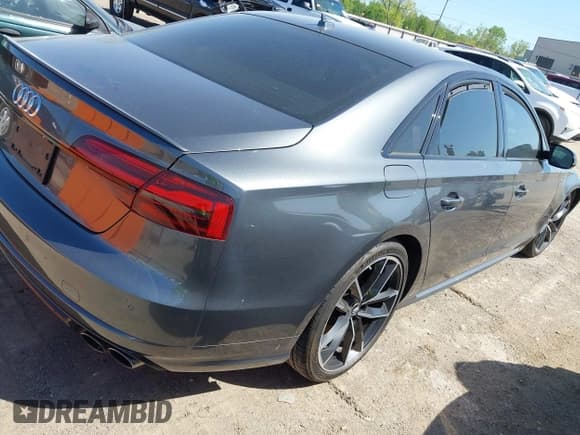 ✅ 2016 Audi S8 Plus • VIN: WUAJ5AFD2GN900596 • Lot: 42014762. Wystawiony na IAAI z przebiegiem Nie podano. Bezpłatny archiwum sprzedaży aukcyjnych z USA i szczegółowy raport historii pojazdu na DreamBid. Zdjęcie 4.