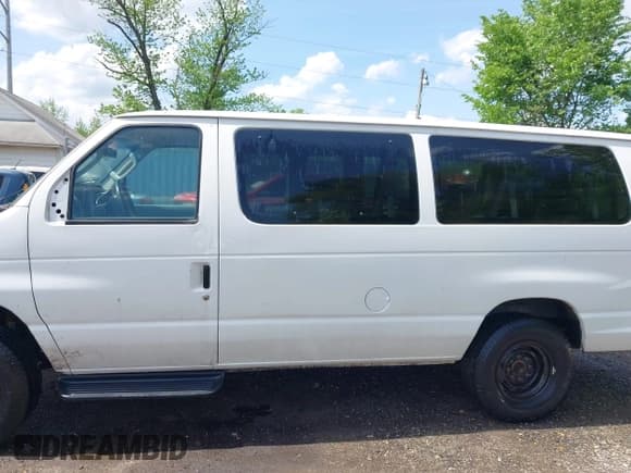 ✅ 2010 Ford Econoline Passenger XL • VIN: 1FBSS3BL9ADA64208 • Лот: 42157368. Опубликован ранее на IAAI с пробегом Не указан. Бесплатный доступ к архиву аукционных продаж из США и подробный отчёт об истории автомобиля на DreamBid. Изображение 14.