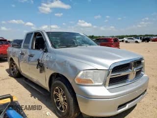 ✅ 2009 Dodge 1500 ST • VIN: 1D3HB18K79S745975 • Lot: 61354855. Wystawiony na Copart z przebiegiem 130 604 mil. Bezpłatny archiwum sprzedaży aukcyjnych z USA i szczegółowy raport historii pojazdu na DreamBid. Zdjęcie 4.