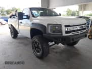 ✅ 2007 Chevrolet Silverado 1500 Work Truck • VIN: 1GCEC14C37E519953 • Lot: 43124498. Wystawiony na IAAI z przebiegiem 297 930 mil. Bezpłatny archiwum sprzedaży aukcyjnych z USA i szczegółowy raport historii pojazdu na DreamBid. Zdjęcie 1.