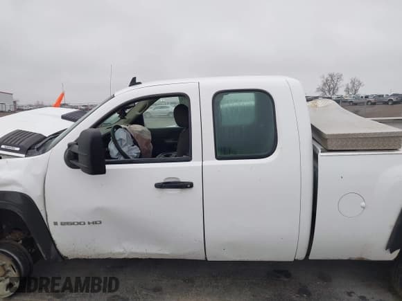 ✅ 2008 Chevrolet Silverado 2500HD 1LT • VIN: 1GCHK29K38E182871 • Lot: 42067577. Wystawiony na IAAI z przebiegiem 262 626 mil. Bezpłatny archiwum sprzedaży aukcyjnych z USA i szczegółowy raport historii pojazdu na DreamBid. Zdjęcie 14.