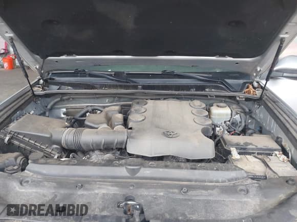 ✅ 2015 Toyota 4Runner SR5 Premium • VIN: JTEBU5JR2F5212784 • Lot: 43118138. Wystawiony na IAAI z przebiegiem 148 158 mil. Bezpłatny archiwum sprzedaży aukcyjnych z USA i szczegółowy raport historii pojazdu na DreamBid. Zdjęcie 10.