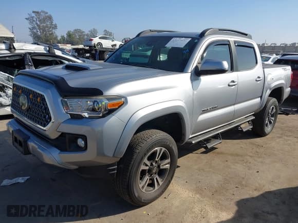 ✅ 2019 Toyota Tacoma SR5 • VIN: 3TMAZ5CN8KM082428 • Лот: 43618936. Опубликован ранее на IAAI с пробегом 27 283 миль. Бесплатный доступ к архиву аукционных продаж из США и подробный отчёт об истории автомобиля на DreamBid. Изображение 16.