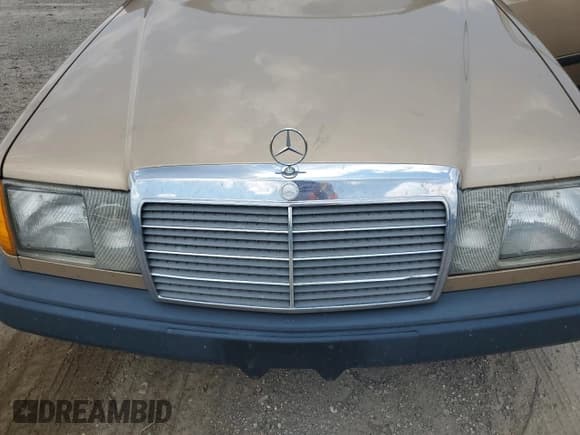 ✅ 1987 Mercedes-Benz 260 • VIN: WDBEA26DXHA385290 • Лот: 69577515. Опубликован ранее на Copart с пробегом 95 347 миль. Бесплатный доступ к архиву аукционных продаж из США и подробный отчёт об истории автомобиля на DreamBid. Изображение 11.