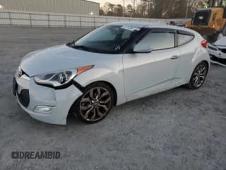✅ 2015 Hyundai Veloster • VIN: KMHTC6ADXFU218579 • Lot: 83159264. Wystawiony na Copart z przebiegiem 118 186 mil. Bezpłatny archiwum sprzedaży aukcyjnych z USA i szczegółowy raport historii pojazdu na DreamBid. Zdjęcie 1.