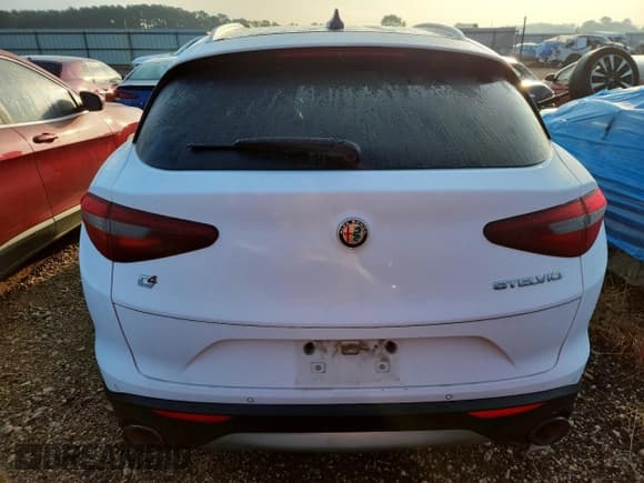 ✅ 2018 Alfa Romeo Stelvio Ti • VIN: ZASFAKBN2J7B97510 • Lot: 89663425. Wystawiony na Copart z przebiegiem 111 808 mil. Bezpłatny archiwum sprzedaży aukcyjnych z USA i szczegółowy raport historii pojazdu na DreamBid. Zdjęcie 6.