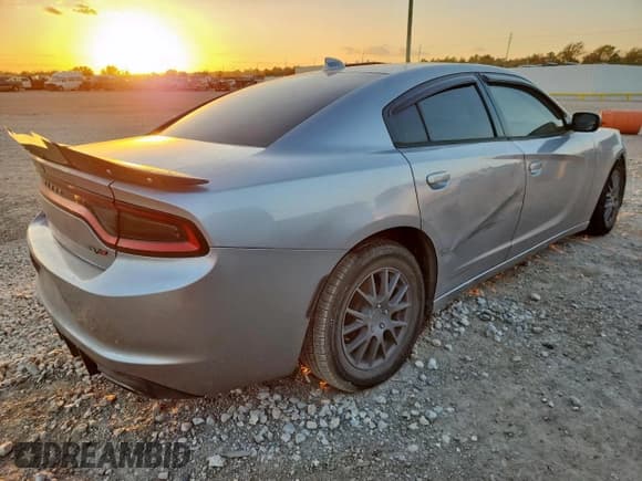 ✅ 2016 Dodge Charger SXT • VIN: 2C3CDXHGXGH332310 • Лот: 92331815. Опубликован ранее на Copart с пробегом 145 622 миль. Бесплатный доступ к архиву аукционных продаж из США и подробный отчёт об истории автомобиля на DreamBid. Изображение 3.