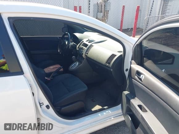 ✅ 2012 Nissan Sentra SE-R • VIN: 3N1BB6AP2CL670385 • Лот: 42431771. Опубликован ранее на IAAI с пробегом 186 513 миль. Бесплатный доступ к архиву аукционных продаж из США и подробный отчёт об истории автомобиля на DreamBid. Изображение 5.