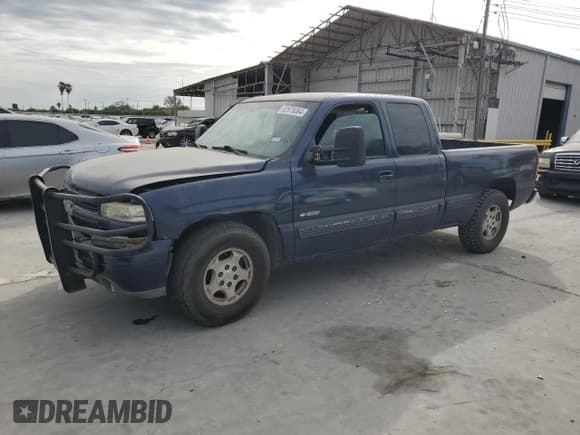 ✅ 2001 Chevrolet Silverado 1500 LS • VIN: 2GCEC19T411246328 • Лот: 82878064. Опубликован ранее на Copart с пробегом 189 714 миль. Бесплатный доступ к архиву аукционных продаж из США и подробный отчёт об истории автомобиля на DreamBid. Изображение 1.