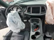 ✅ 2020 Dodge Challenger SXT • VIN: 2C3CDZAG9LH223319 • Lot: 82020623. Wystawiony na Copart z przebiegiem Nie podano. Bezpłatny archiwum sprzedaży aukcyjnych z USA i szczegółowy raport historii pojazdu na DreamBid. Zdjęcie 8.