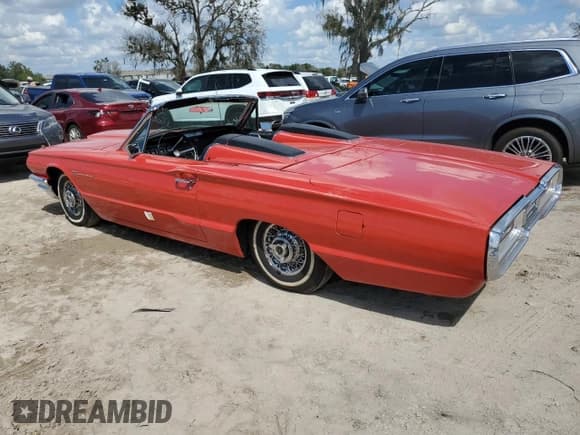 ✅ 1964 Ford Thunderbird • VIN: 4Y85Z148141 • Lot: 73769444. Wystawiony na Copart z przebiegiem 3 631 mil. Bezpłatny archiwum sprzedaży aukcyjnych z USA i szczegółowy raport historii pojazdu na DreamBid. Zdjęcie 2.