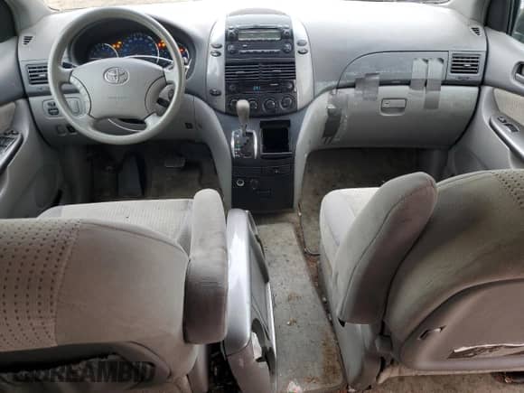 2009 Toyota Sienna LE z VIN 5TDZK23C79S272185, wystawiony jako Copart lot #90288145 z przebiegiem 272 534 mil mil oraz Czysty tytuł • Clean title. Historia ofert i sprzedaży dostępna na DreamBid. Obrazek 8.