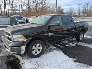 2023 Ram 1500 SLT z VIN 1C6RR7TT3PS565277, wystawiony jako Copart lot #88987655 z przebiegiem 32 934 mil mil oraz Szkoda całkowita • Salvage title. Historia ofert i sprzedaży dostępna na DreamBid. Obrazek 1.