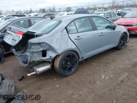 ✅ 2022 Toyota Corolla SE • VIN: 5YFS4MCE0NP125430 • Lot: 41918366. Listed on IAAI with 59,992 mi. Free auction sales archive from the USA and detailed vehicle history report at DreamBid. Image 4.