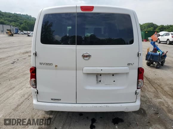 ✅ 2015 Nissan NV200 SV • VIN: 3N6CM0KN3FK706873 • Lot: 62821605. Listed on Copart with 121,075 mi. Free auction sales archive from the USA and detailed vehicle history report at DreamBid. Image 6.