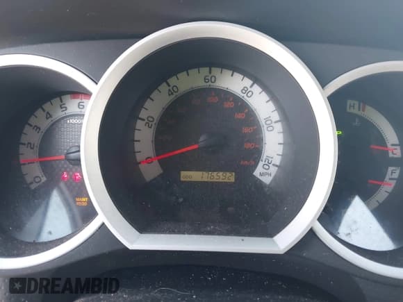 ✅ 2015 Toyota Tacoma PreRunner • VIN: 5TFKU4HN1FX006443 • Lot: 42396815. Listed on IAAI with 176,592 mi. Free auction sales archive from the USA and detailed vehicle history report at DreamBid. Image 7.