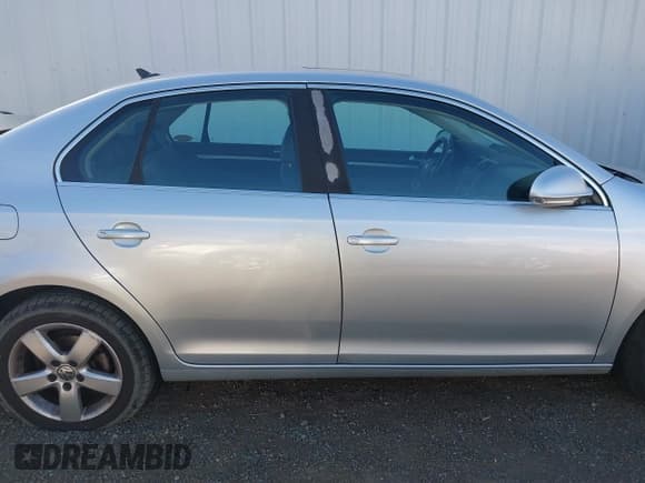 ✅ 2008 Volkswagen Jetta SE • VIN: 3VWRZ71K58M066748 • Lot: 41734613. Wystawiony na IAAI z przebiegiem 228 921 mil. Bezpłatny archiwum sprzedaży aukcyjnych z USA i szczegółowy raport historii pojazdu na DreamBid. Zdjęcie 13.