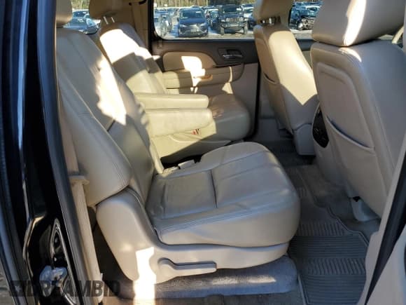 ✅ 2010 GMC Yukon XL SLT • VIN: 1GKUCKE07AR194766 • Lot: 47039155. Wystawiony na Copart z przebiegiem 184 915 mil. Bezpłatny archiwum sprzedaży aukcyjnych z USA i szczegółowy raport historii pojazdu na DreamBid. Zdjęcie 11.