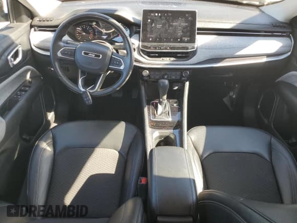 ✅ 2022 Jeep Compass Latitude • VIN: 3C4NJCBBXNT225233 • Lot: 82717375. Listed on Copart with 28,949 mi. Free auction sales archive from the USA and detailed vehicle history report at DreamBid. Image 8.