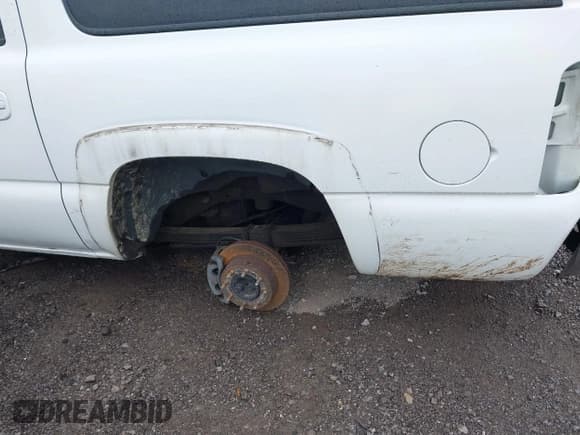 ✅ 2003 Chevrolet Suburban LT • VIN: 3GNGK26U63G271392 • Лот: 39996881. Опубликован ранее на IAAI с пробегом 209 745 миль. Бесплатный доступ к архиву аукционных продаж из США и подробный отчёт об истории автомобиля на DreamBid. Изображение 12.