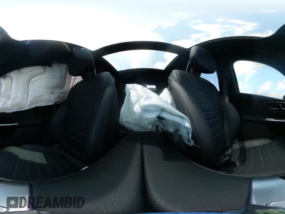 ✅ 2025 Mercedes-Benz GLC 300 • VIN: W1NKM4HB4SF283960 • Lot: 42681323. Wystawiony na IAAI z przebiegiem 5 293 mil. Bezpłatny archiwum sprzedaży aukcyjnych z USA i szczegółowy raport historii pojazdu na DreamBid. Zdjęcie 18.