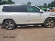 ✅ 2011 Toyota Highlander Limited • VIN: 5TDYK3EH9BS034337 • Lot: 42076598. Listed on IAAI with 174,100 mi. Free auction sales archive from the USA and detailed vehicle history report at DreamBid. Image 13.