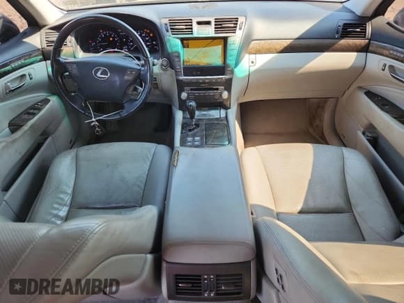 ✅ 2010 Lexus LS 460 • VIN: JTHCL5EF3A5005386 • Lot: 80500125. Wystawiony na Copart z przebiegiem 147 885 mil. Bezpłatny archiwum sprzedaży aukcyjnych z USA i szczegółowy raport historii pojazdu na DreamBid. Zdjęcie 8.