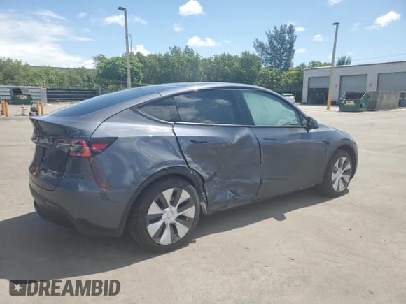 ✅ 2021 Tesla Model Y Long Range • VIN: 5YJYGDEE7MF130634 • Lot: 61076835. Wystawiony na Copart z przebiegiem Nie podano. Bezpłatny archiwum sprzedaży aukcyjnych z USA i szczegółowy raport historii pojazdu na DreamBid. Zdjęcie 3.