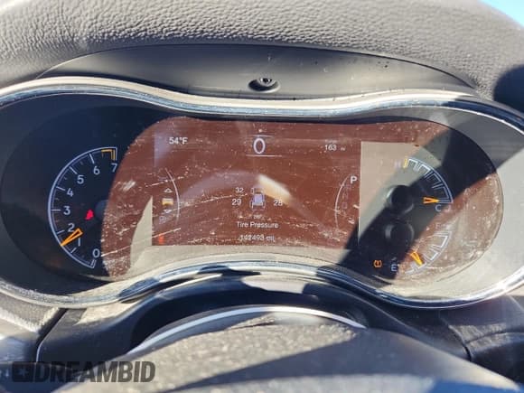 ✅ 2018 Jeep Grand Cherokee Altitude • VIN: 1C4RJFAG7JC334187 • Lot: 87098305. Wystawiony na Copart z przebiegiem 142 493 mil. Bezpłatny archiwum sprzedaży aukcyjnych z USA i szczegółowy raport historii pojazdu na DreamBid. Zdjęcie 9.