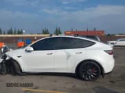 ✅ 2022 Tesla Model Y Performance • VIN: 7SAYGDEF6NF538958 • Lot: 43264050. Wystawiony na IAAI z przebiegiem 46 435 mil. Bezpłatny archiwum sprzedaży aukcyjnych z USA i szczegółowy raport historii pojazdu na DreamBid. Zdjęcie 13.