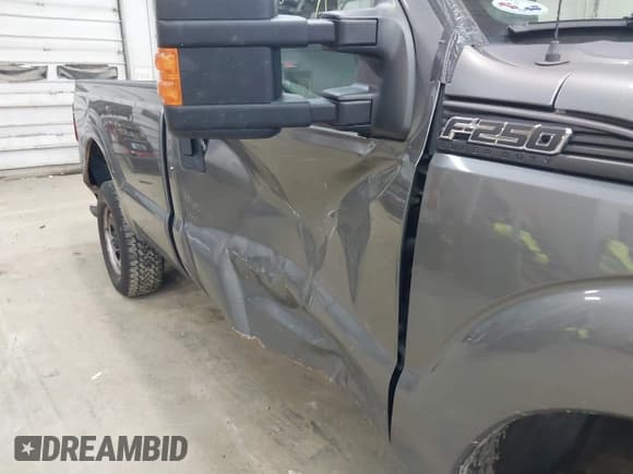 ✅ 2011 Ford F-250 XL • VIN: 1FTBF2B65BEB37316 • Lot: 43604289. Wystawiony na IAAI z przebiegiem 45 079 mil. Bezpłatny archiwum sprzedaży aukcyjnych z USA i szczegółowy raport historii pojazdu na DreamBid. Zdjęcie 18.