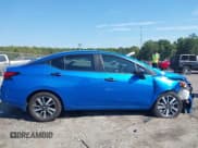 ✅ 2024 Nissan Versa S • VIN: 3N1CN8DV8RL903020 • Lot: 43222352. Wystawiony na IAAI z przebiegiem 8 900 mil. Bezpłatny archiwum sprzedaży aukcyjnych z USA i szczegółowy raport historii pojazdu na DreamBid. Zdjęcie 13.