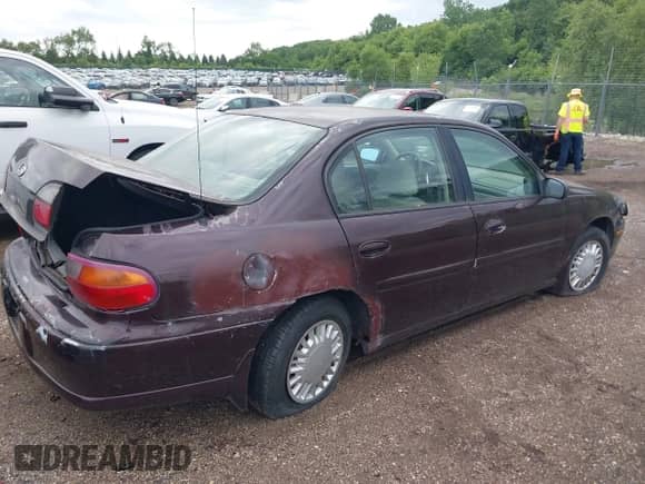 2000 Chevrolet Malibu z VIN 1G1ND52J8Y6143387, wystawiony jako IAAI lot #42603961 z przebiegiem 215 244 mil mil oraz . Historia ofert i sprzedaży dostępna na DreamBid. Obrazek 4.