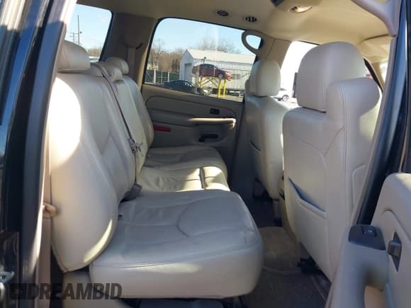 ✅ 2005 Chevrolet Suburban LS • VIN: 3GNFK16ZX5G161739 • Lot: 43761979. Listed on IAAI with 150,744 mi. Free auction sales archive from the USA and detailed vehicle history report at DreamBid. Image 8.