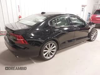 ✅ 2019 Volvo S60 Momentum • VIN: 7JRA22TK7KG004078 • Lot: 43601181. Wystawiony na IAAI z przebiegiem 57 402 mil. Bezpłatny archiwum sprzedaży aukcyjnych z USA i szczegółowy raport historii pojazdu na DreamBid. Zdjęcie 4.