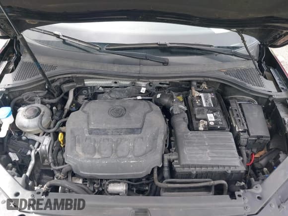 ✅ 2021 Volkswagen Tiguan SE • VIN: 3VV2B7AXXMM058256 • Lot: 43250700. Wystawiony na IAAI z przebiegiem 33 409 mil. Bezpłatny archiwum sprzedaży aukcyjnych z USA i szczegółowy raport historii pojazdu na DreamBid. Zdjęcie 10.