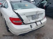 ✅ 2012 Mercedes-Benz C 250 • VIN: WDDGJ4HB5CF783042 • Lot: 42303857. Wystawiony na IAAI z przebiegiem 138 058 mil. Bezpłatny archiwum sprzedaży aukcyjnych z USA i szczegółowy raport historii pojazdu na DreamBid. Zdjęcie 6.