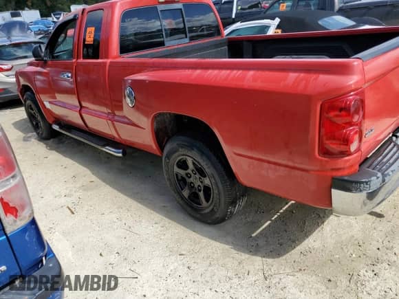 2006 Dodge Dakota SLT z VIN 1D7HE42N76S510319, wystawiony jako Copart lot #75268694 z przebiegiem Nie podano mil oraz Nie do naprawy • Non repairable. Historia ofert i sprzedaży dostępna na DreamBid. Obrazek 2.