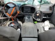 ✅ 2002 Lincoln Navigator • VIN: 5LMEU27R82LJ04188 • Лот: 66184655. Опубликован ранее на Copart с пробегом Не указан. Бесплатный доступ к архиву аукционных продаж из США и подробный отчёт об истории автомобиля на DreamBid. Изображение 8.