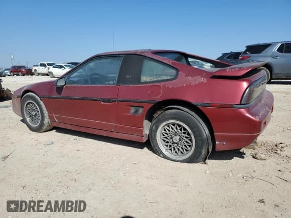 ✅ 1987 Pontiac Fiero GT • VIN: 1G2PG119XHP226714 • Lot: 46979405. Wystawiony na Copart z przebiegiem 138 063 mil. Bezpłatny archiwum sprzedaży aukcyjnych z USA i szczegółowy raport historii pojazdu na DreamBid. Zdjęcie 2.