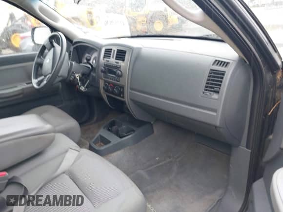 2007 Dodge Dakota SLT with VIN 1D7HW48K17S129383, listed as a IAAI auction lot 42253930 with 164,430 mi miles and . Bid and sale history available at DreamBid. Image 5.