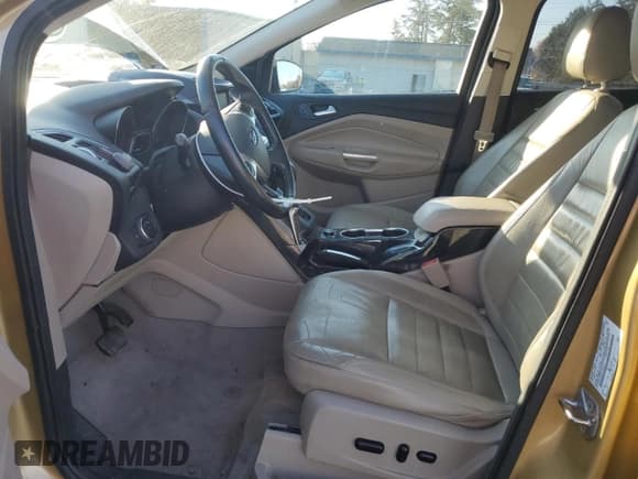 ✅ 2015 Ford Escape Titanium • VIN: 1FMCU0J94FUA28413 • Lot: 91881125. Listed on Copart with 132,622 mi. Free auction sales archive from the USA and detailed vehicle history report at DreamBid. Image 7.