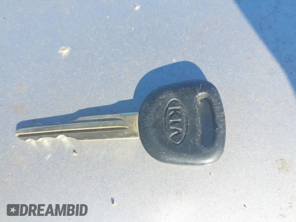 ✅ 2002 Kia Spectra • VIN: KNAFB121725124799 • Lot: 43080864. Listed on IAAI with 87,823 mi. Free auction sales archive from the USA and detailed vehicle history report at DreamBid. Image 11.