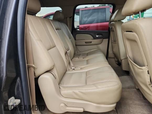 2010 Chevrolet Suburban LT z VIN 1GNUKJE3XAR134023, wystawiony jako Copart lot #72012285 z przebiegiem 262 677 mil mil oraz Nie do naprawy • Non repairable. Historia ofert i sprzedaży dostępna na DreamBid. Obrazek 11.